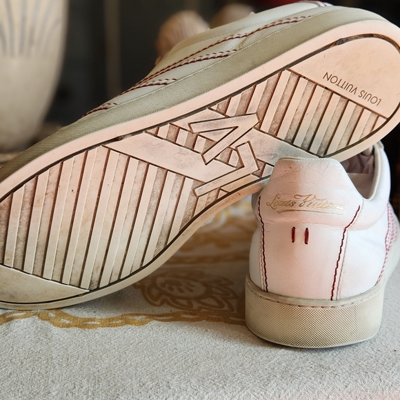 Louis Vuitton - Picture 5 of 7